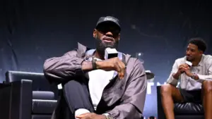 LeBron, still mum on decision, riles up fans with 76ers mantra