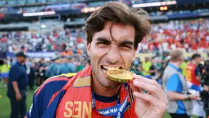 Ferran Torres sports 'Make Spain Great Again' hat similar to Trump's slogan at World Cup homecoming parade - Fox News