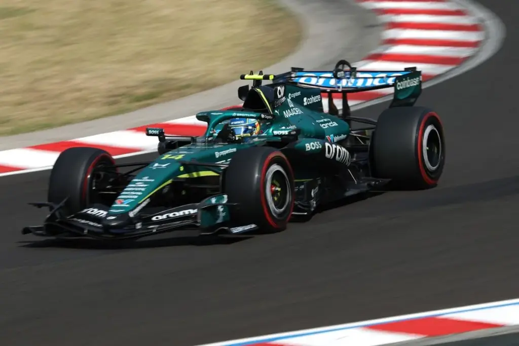 Alonso reacts to first race with Aston Martin upgrades