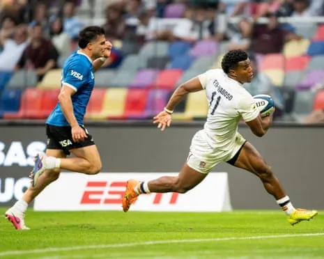 Immanuel Feyi-Waboso runs clear to score England’s critical fifth try
